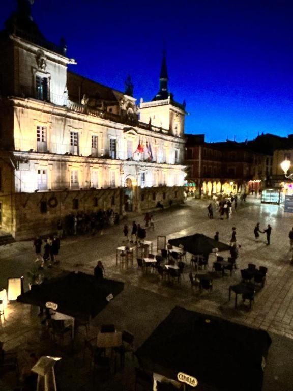 Arquitecto De La Vida- Plaza Mayor León Exterior foto