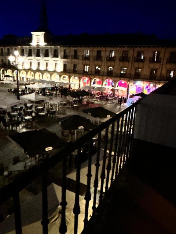 Arquitecto De La Vida- Plaza Mayor León Exterior foto